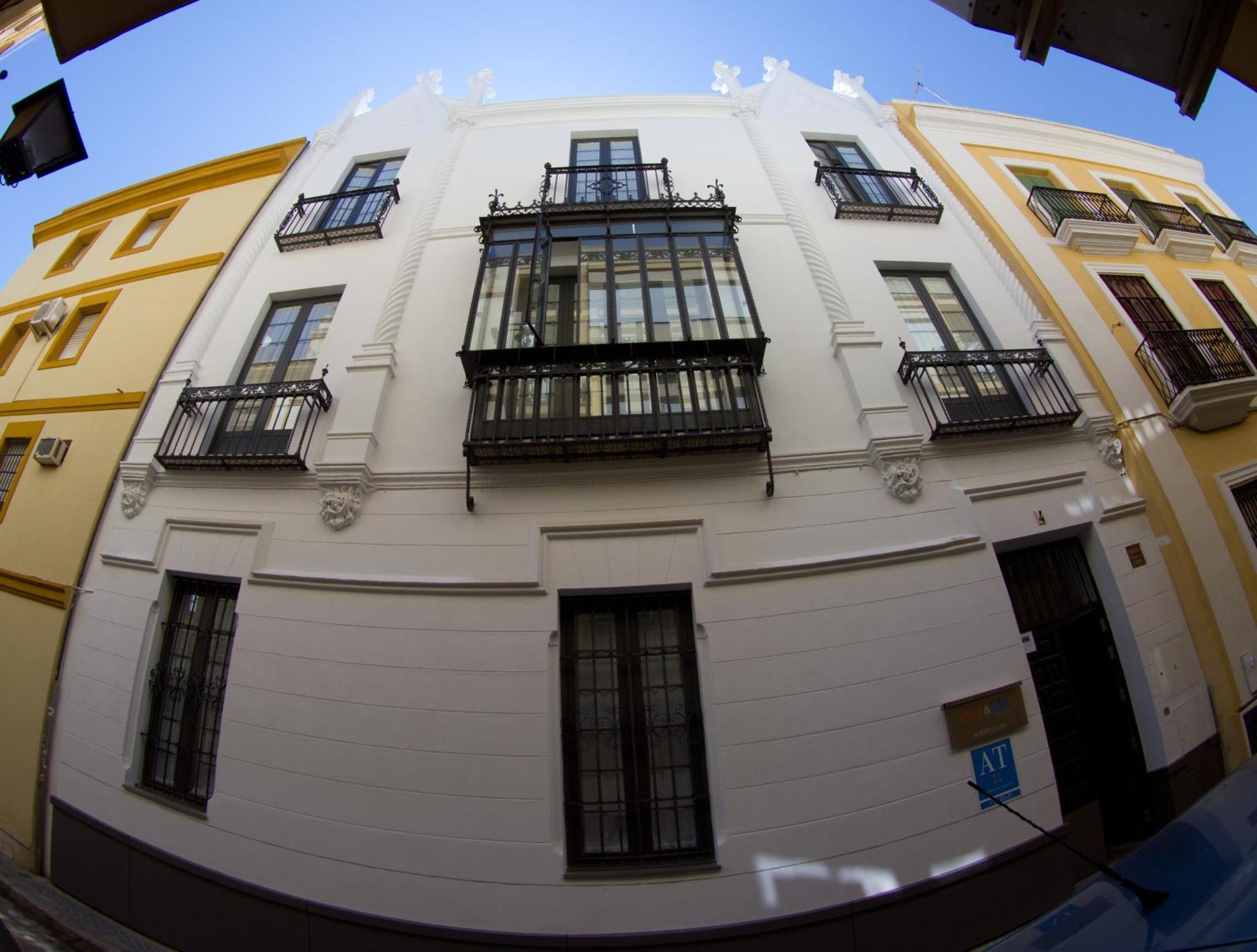 Life Apartments Alberto Lista Севилья Экстерьер фото